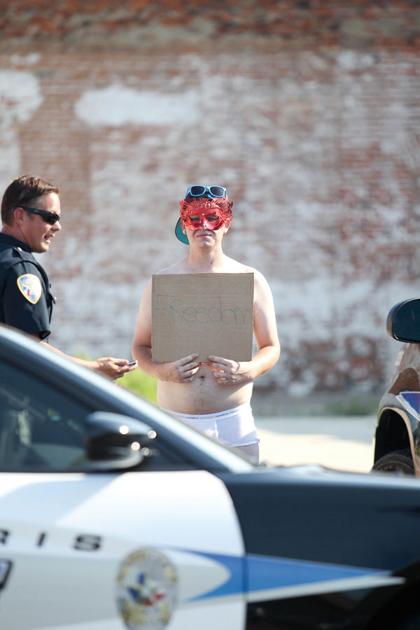 Man arrested in underwear | News | theparisnews.com