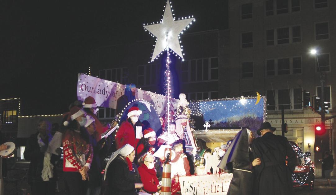 Tis The Season Annual Christmas Parade Brings Joy News Theparisnews Com Paris Tx Christmas Parade 2021