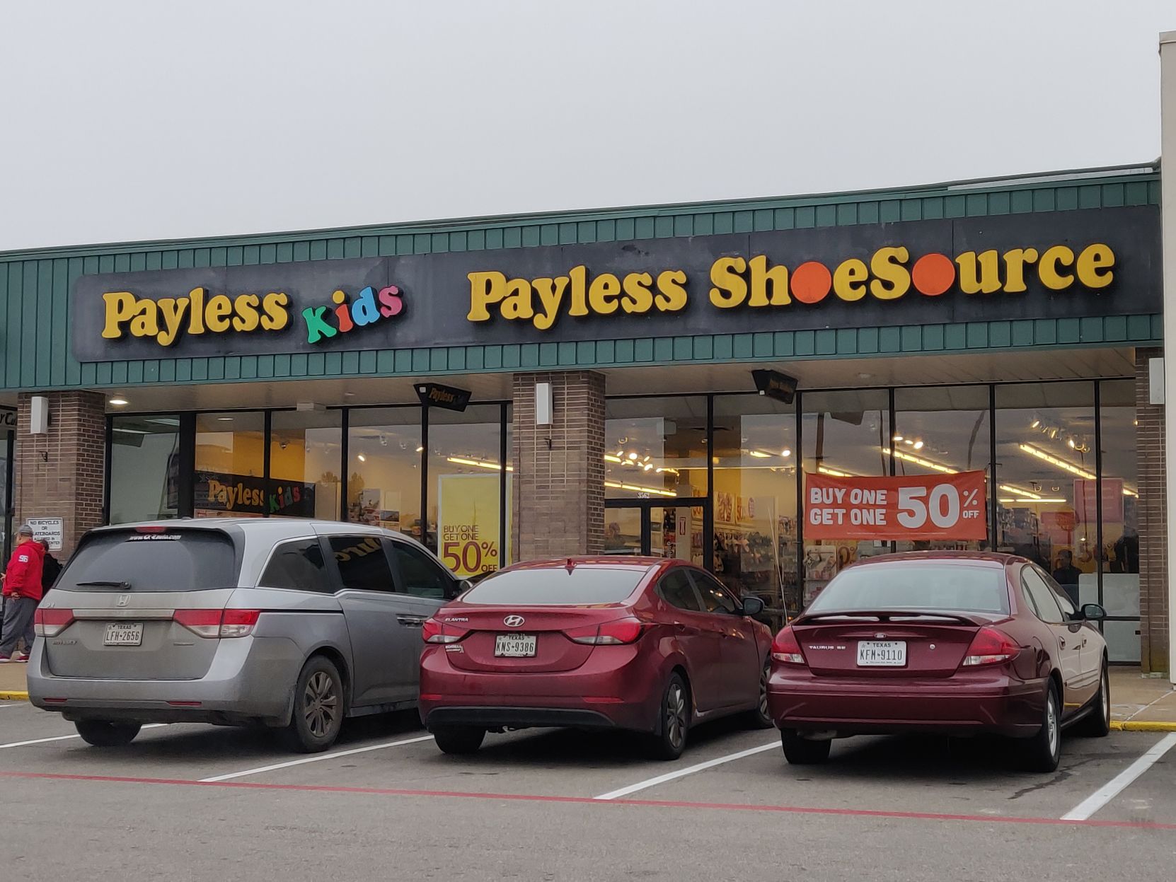 Paris Payless ShoeSource in countdown 