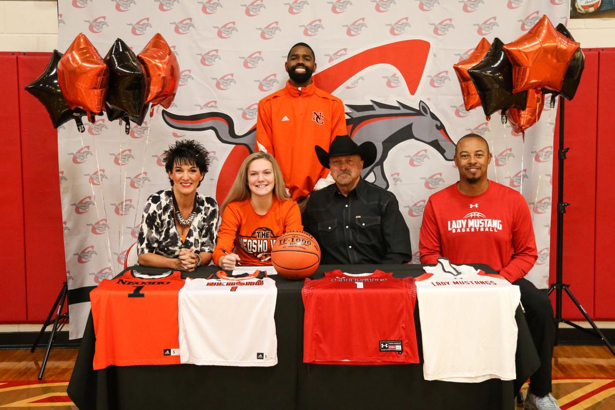 Chisum Sarah Hunt Signing