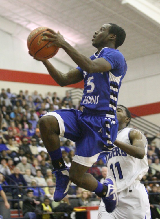 Roxton Lions pummel Clarksville Sports