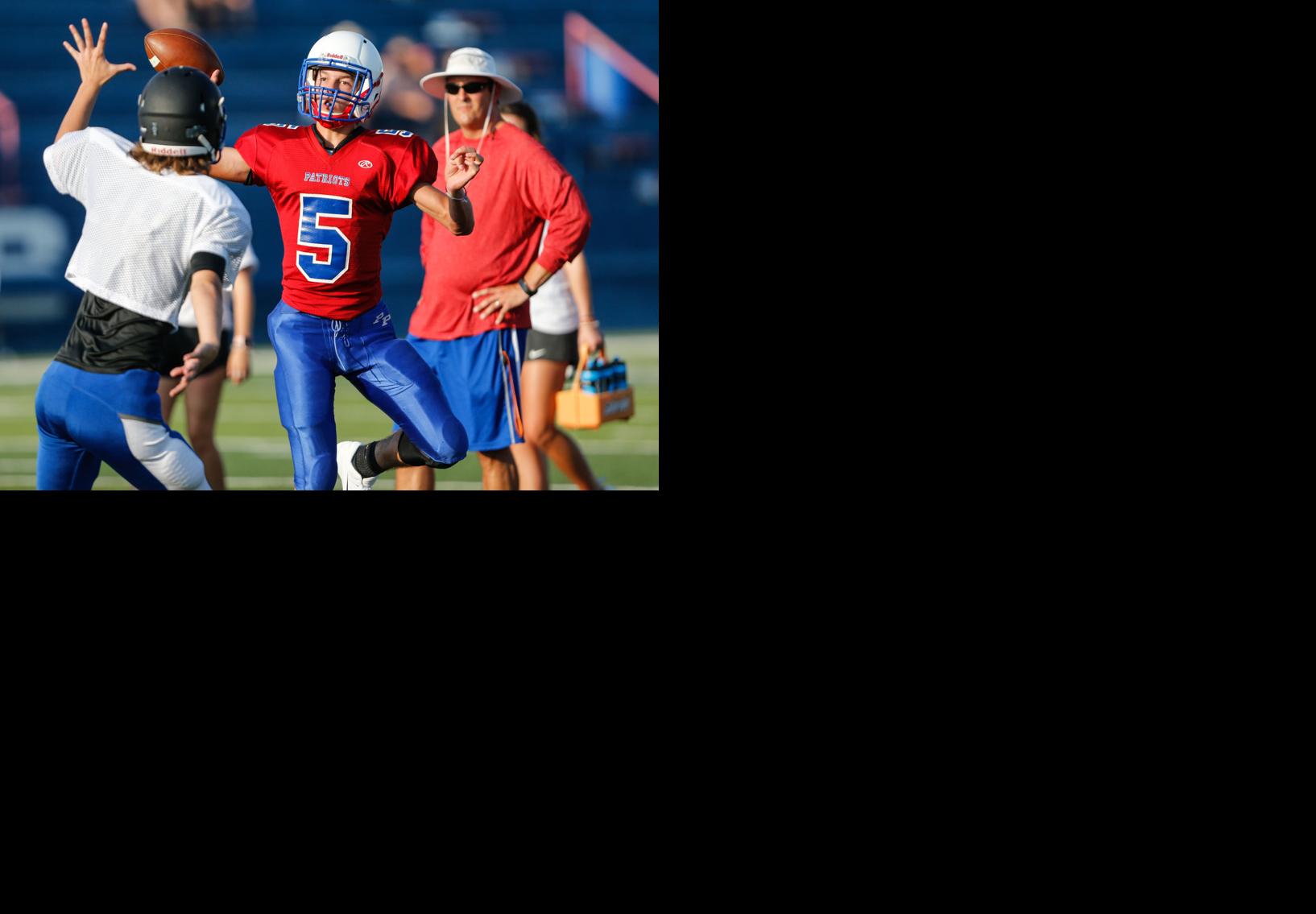 Prairiland Football Scrimmages Como Pickton And Avery Chisum