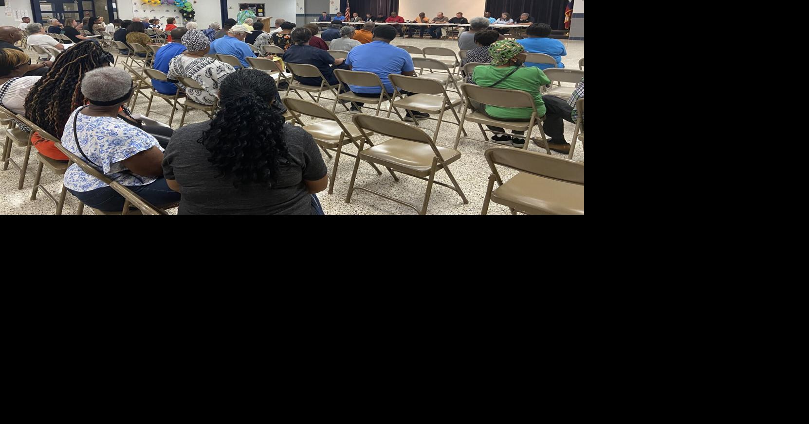 [The Paris News]West Paris lists demands in town hall meeting at Justiss