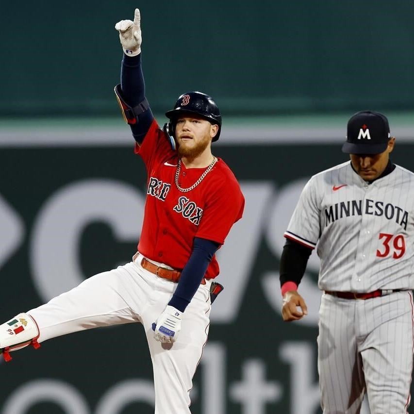 Red Sox top Twins 5-4 in 10 on Verdugo's unusual hit