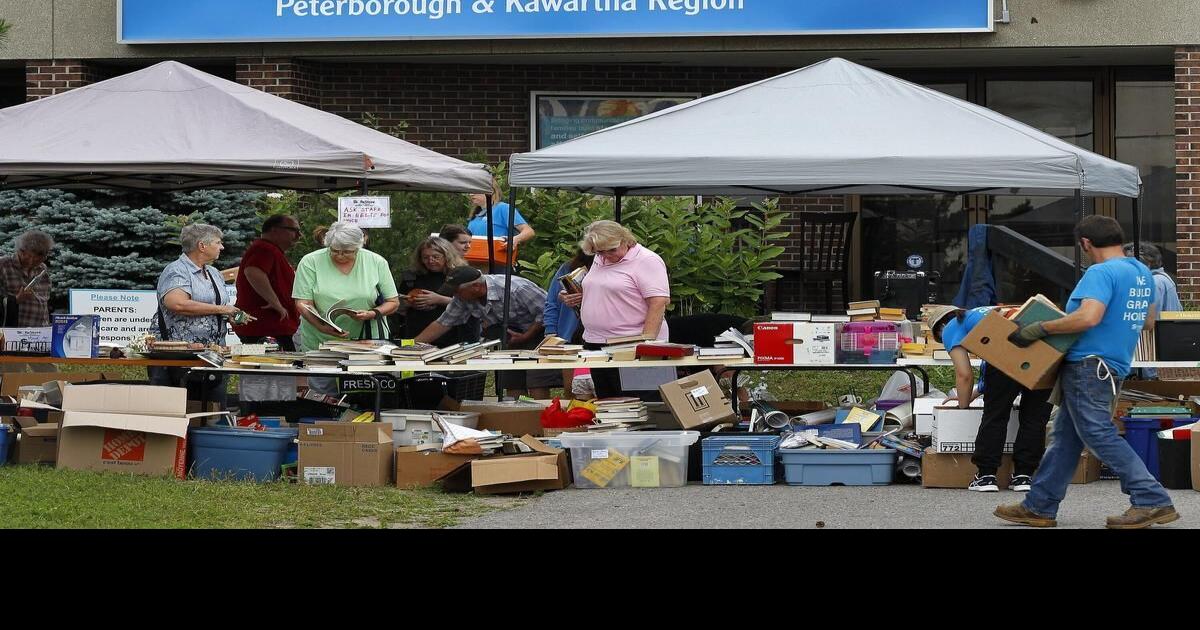 Photos Hundreds flock to yard sale at Habitat for Humanity ReStore in