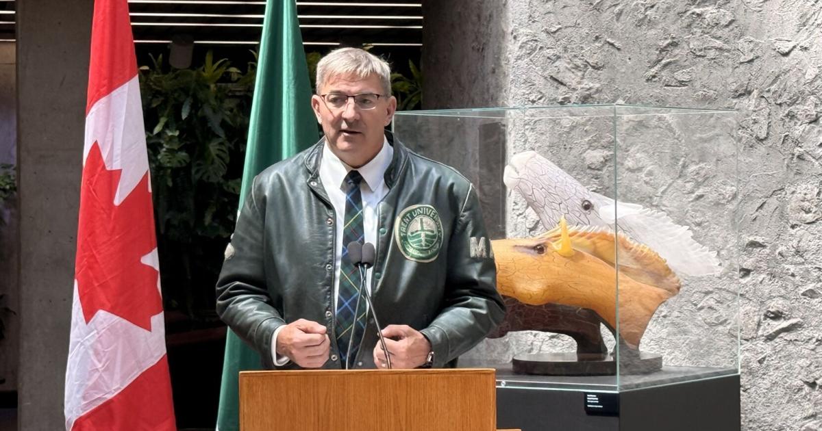 ‘They don’t have to go to Vegas’: Peterborough MPP Dave Smith now officiates weddings
