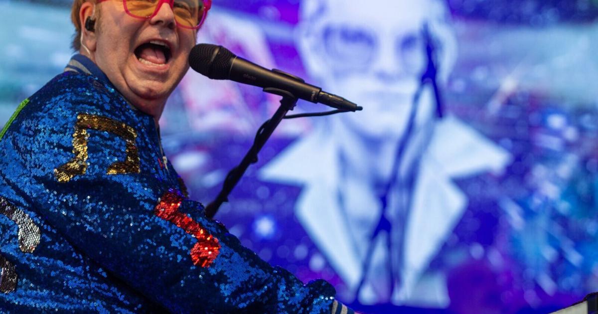 Elton Rohn performs at Peterborough Musicfest