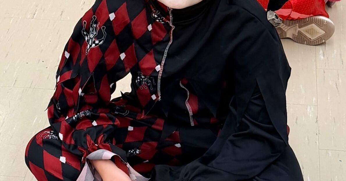 Buckhorn Halloween celebration pumpkin carving