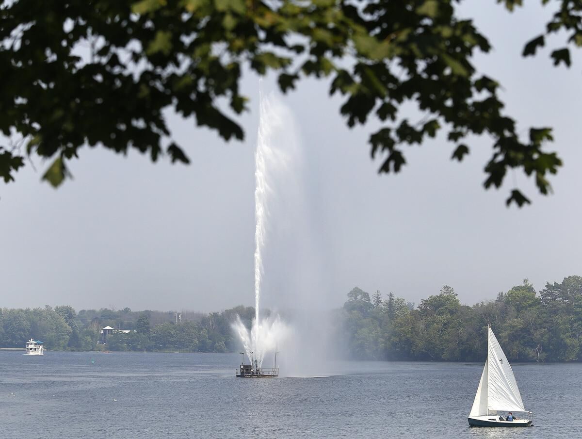 Photos Smoke on the water as distant forest fires have an effect in Peterborough