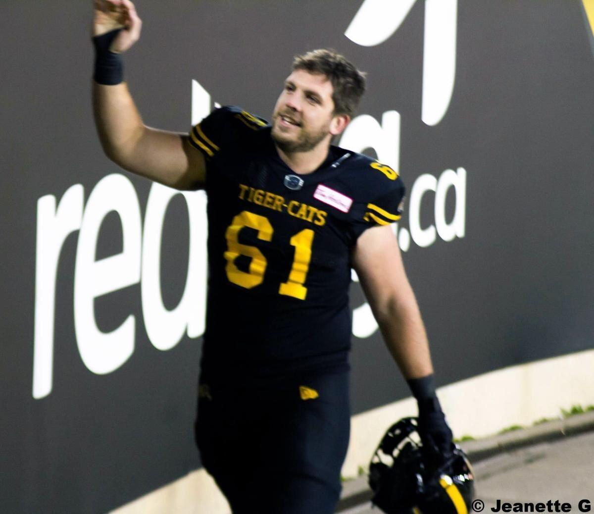 Hamilton Tiger-Cats re-sign offensive lineman Joseph Bencze