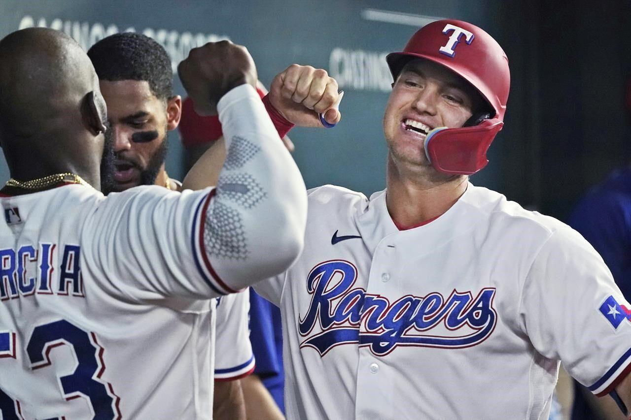 Pozo hits key HR in big-league debut, Rangers beat A's 8-6