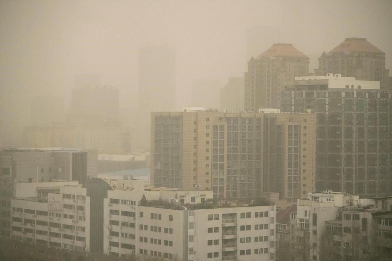 Beijing air quality plummets amid dust storm, pollution