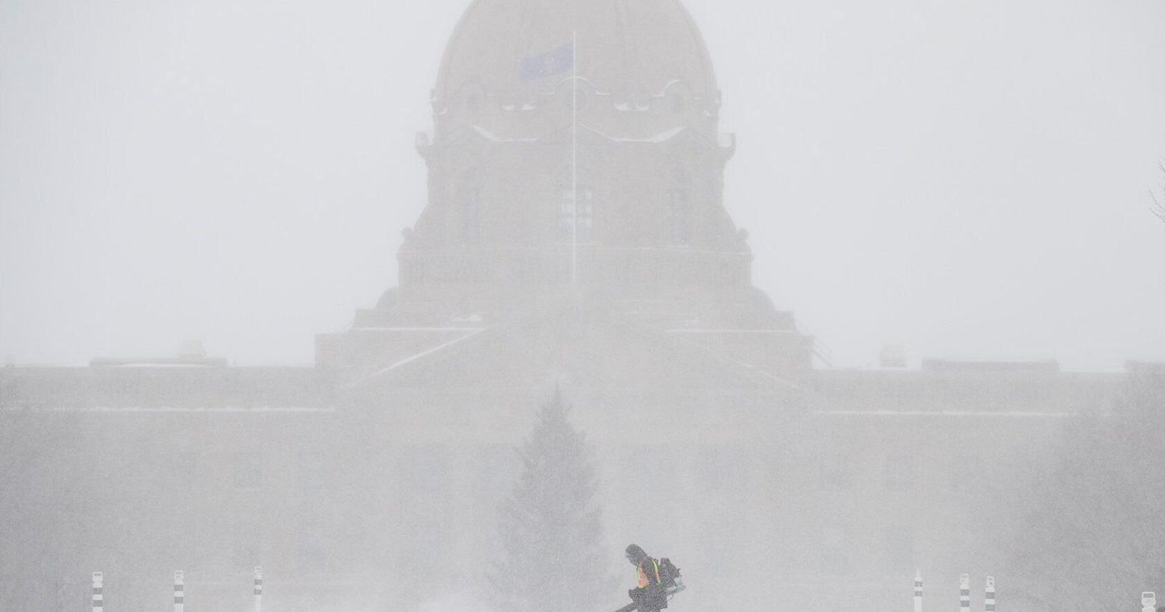 Protest campaign planned as Alberta government workers return to office : union
