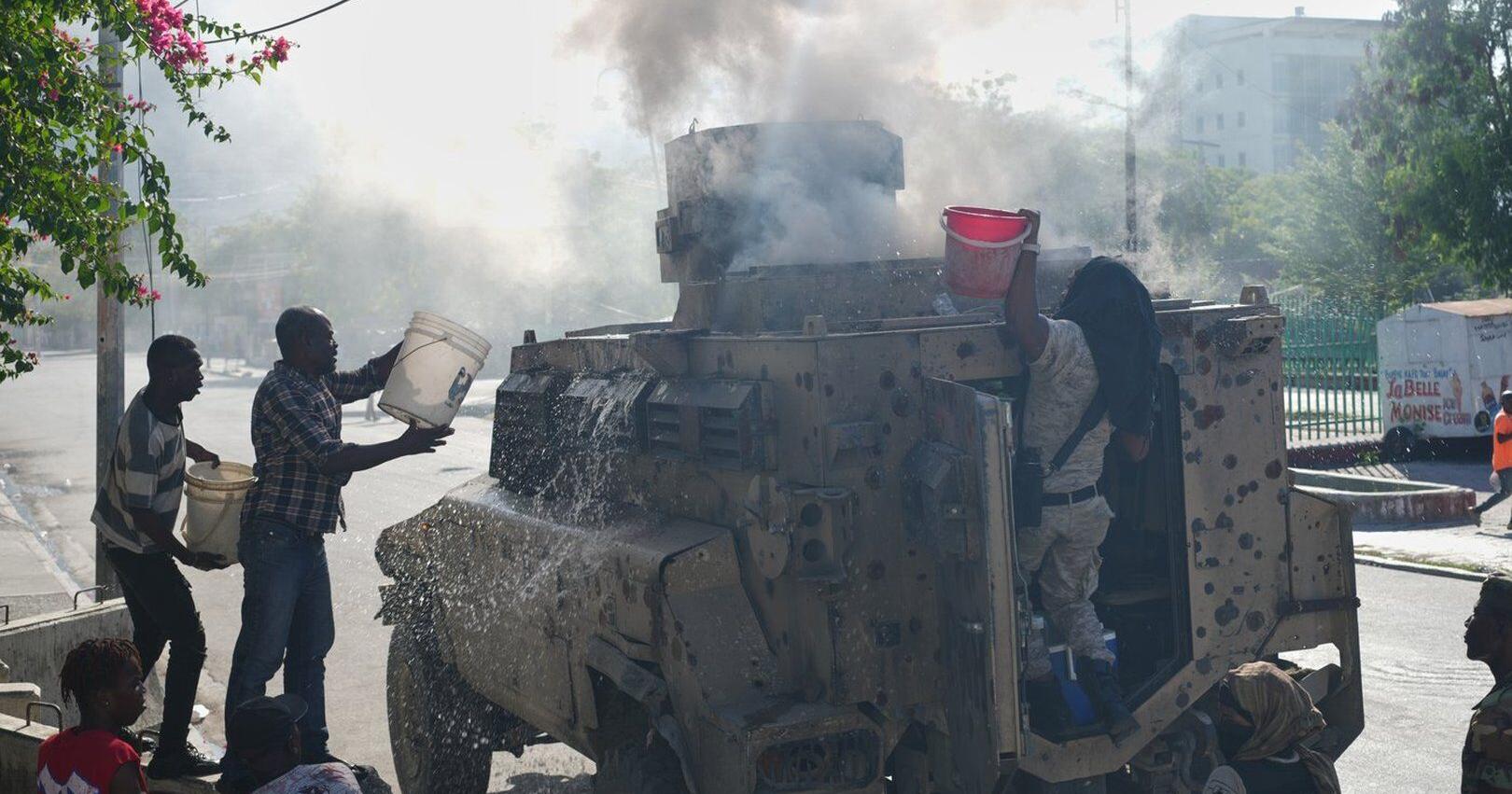 Under fire in Haiti : Veteran AP cameraman tells the story