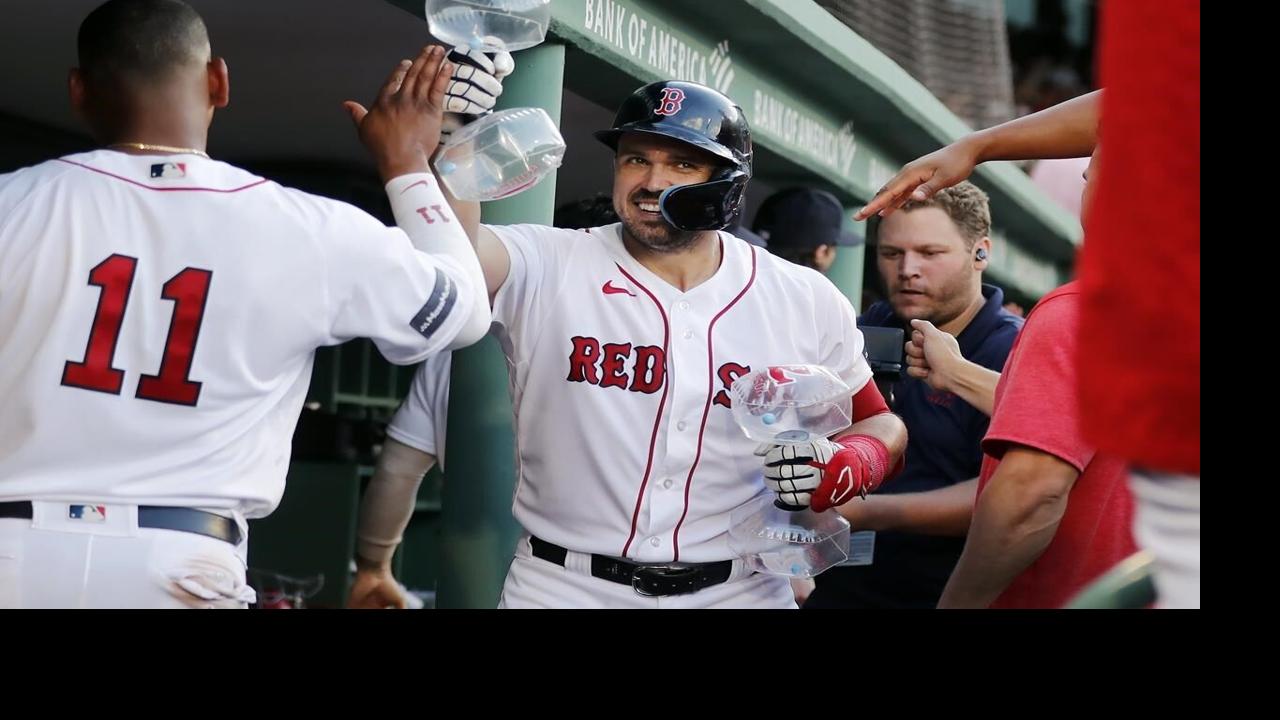 Mookie Betts steals show to cap Red Sox sweep