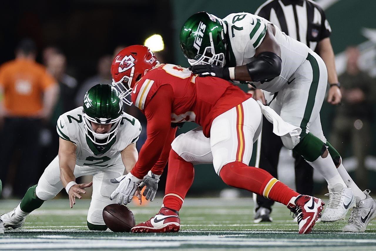 Patrick Mahomes, Chiefs withstand rally by Zach Wilson, Jets to
