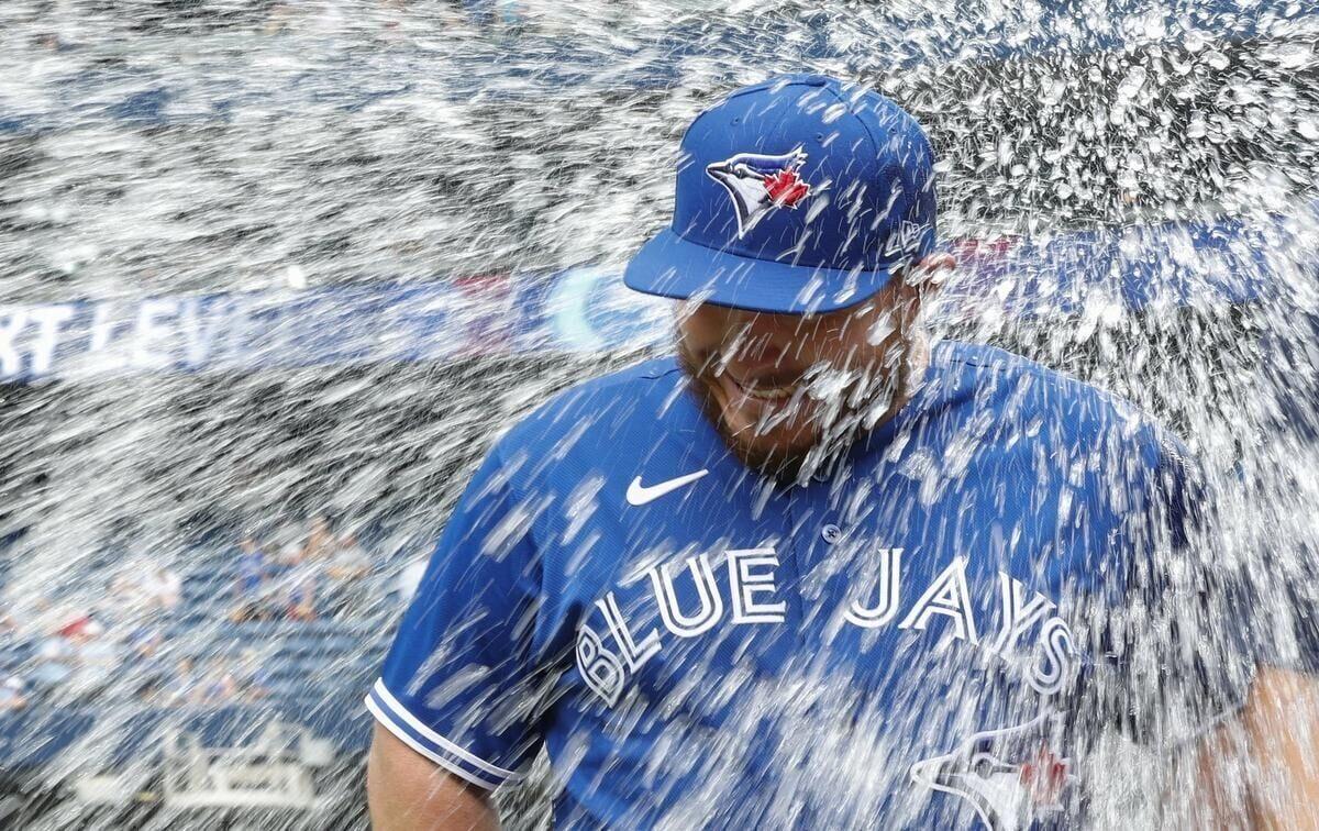 Guerrero and Kirk HR, Bassitt wins as Blue Jays blank Padres 4-0