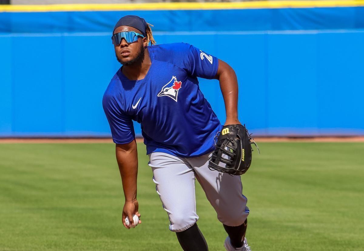 Blue Jays pound Rays 11-4 to move closer to a playoff berth