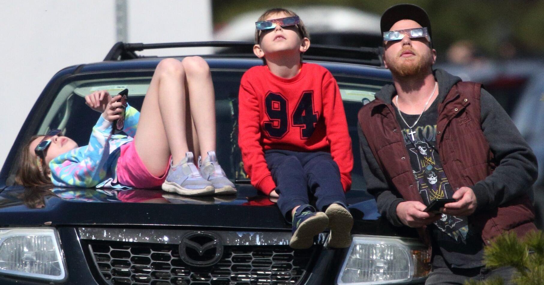 Spectators gather in Peterborough to watch solar eclipse - Vimarsana News