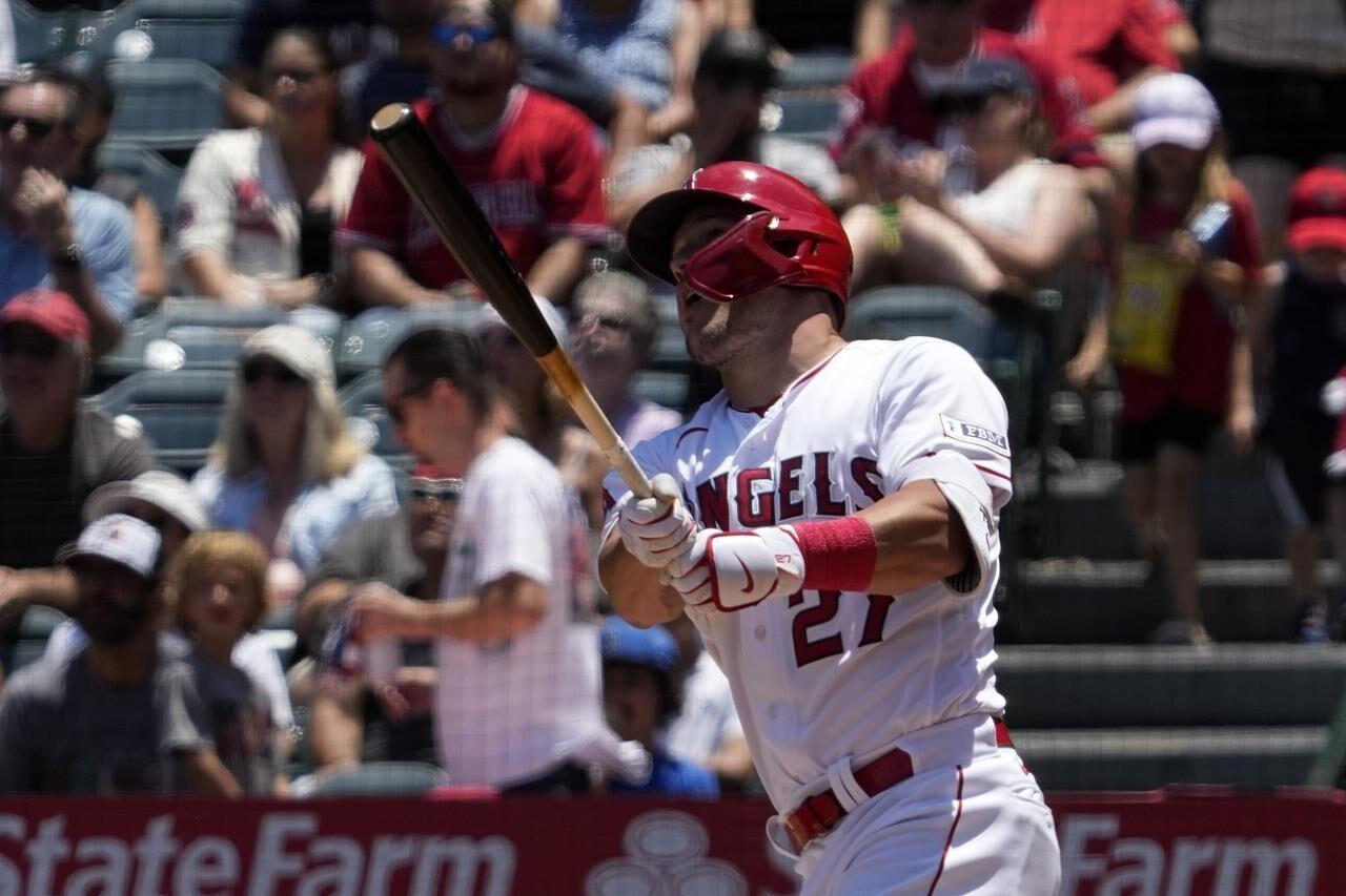 A still-grieving Mike Trout returns to Angels and honors late