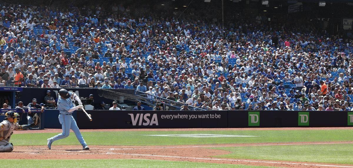 Toronto Blue Jays: 4 ways to improve the fan experience at Rogers