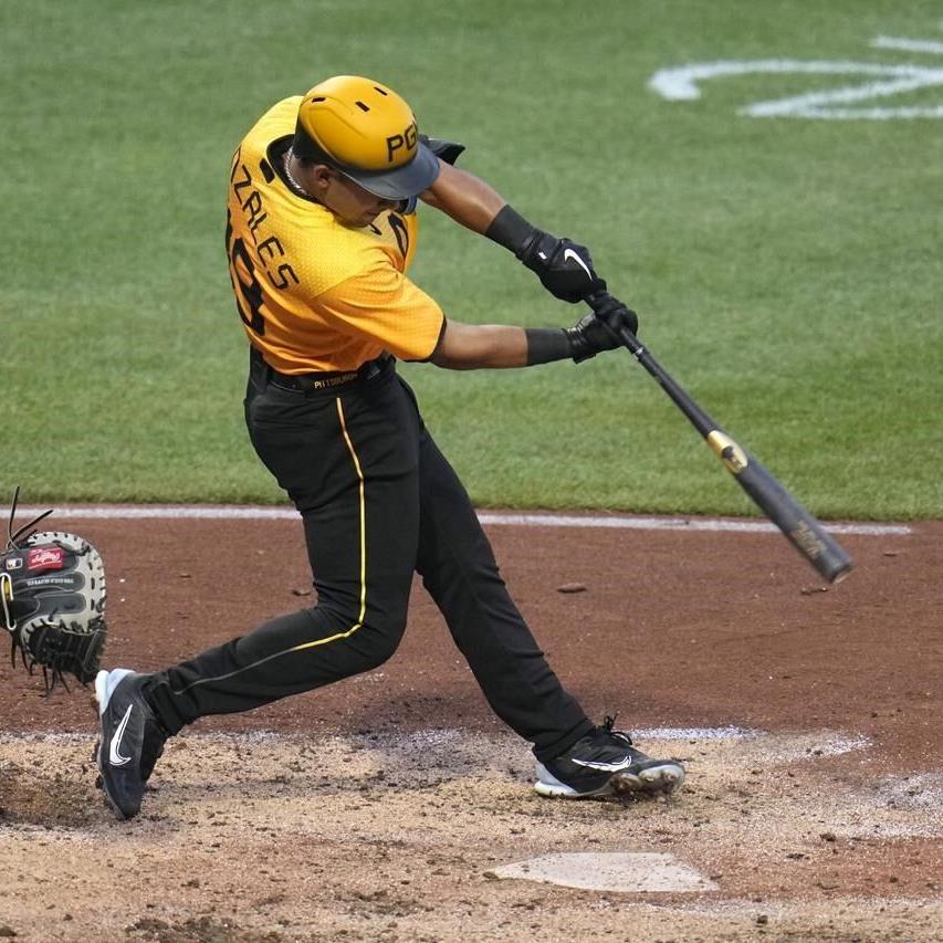 Santana's HR in 9th inning rallies Pirates past Brewers 8-7