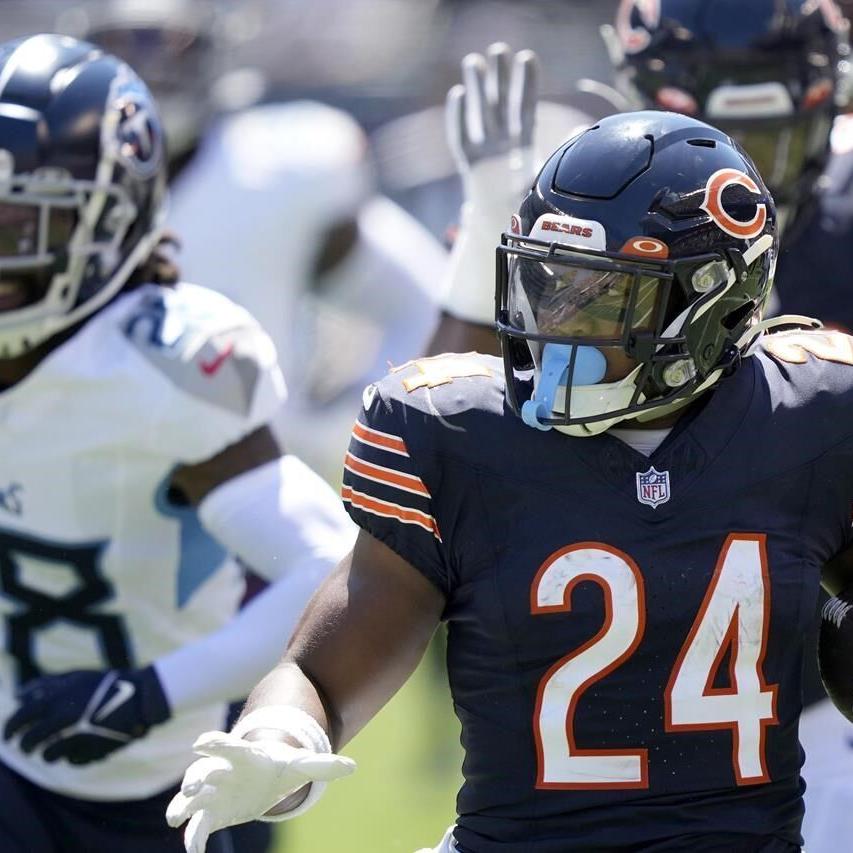 Moore scores TD on first touch, Fields efficient, Bears win first preseason  game 23-17 over Titans