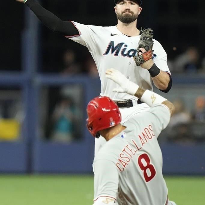 Sánchez hits bases-loaded single in 12th to complete Marlins' 9-8 comeback  win over Phillies - The San Diego Union-Tribune