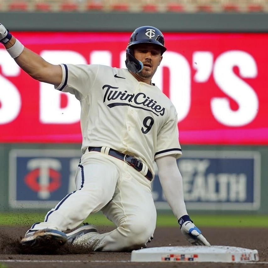 Carlos Correa's RBI single in the 10th inning gives Twins a 4-3