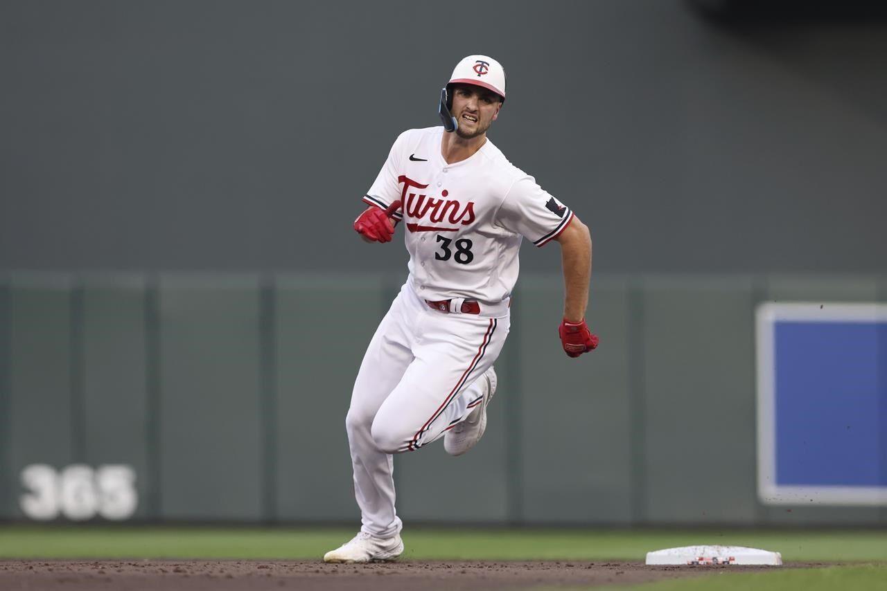 Mariners take AL West lead from Texas, beat Royals 3-2 behind