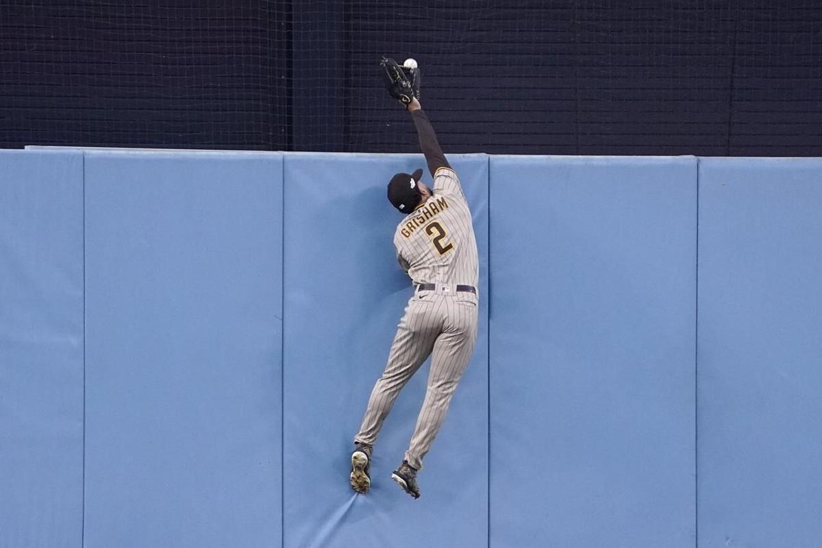 Padres pull out 5-3 victory over Dodgers, tie NLDS at 1-1 - The