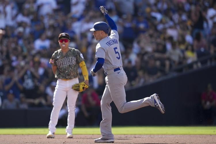 Betts' grand slam caps 8-run 4th inning as the Dodgers stun the