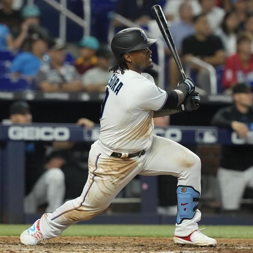 White Sox outfielder Luis Robert Jr. returns to starting lineup after  finger injury