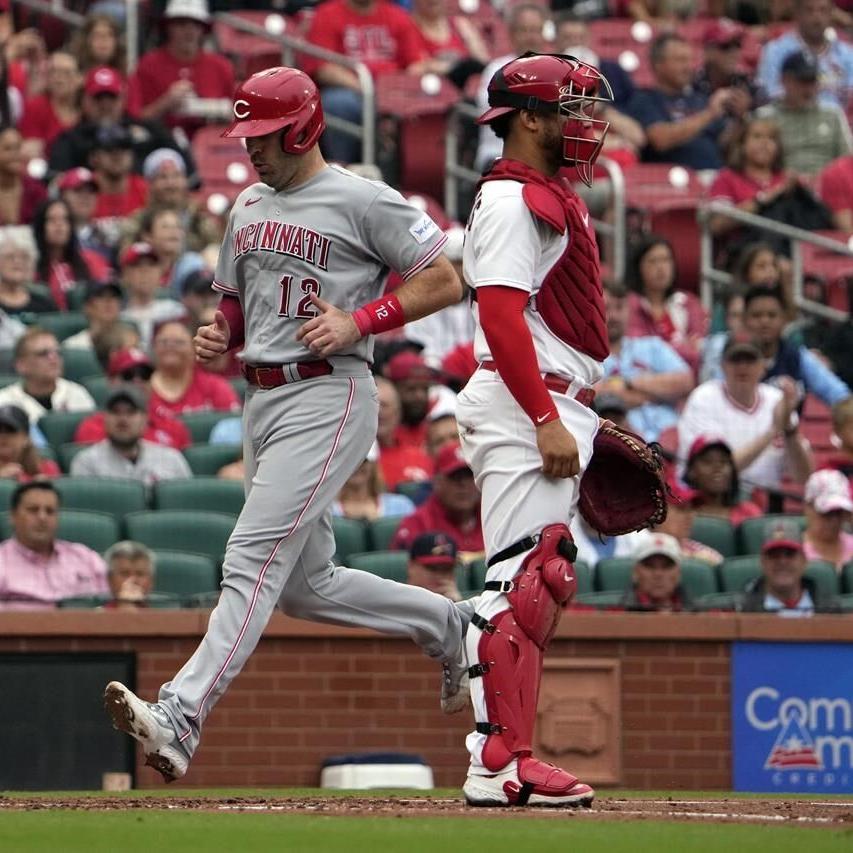 Wainwright strikes out, Votto ejected in season finale 