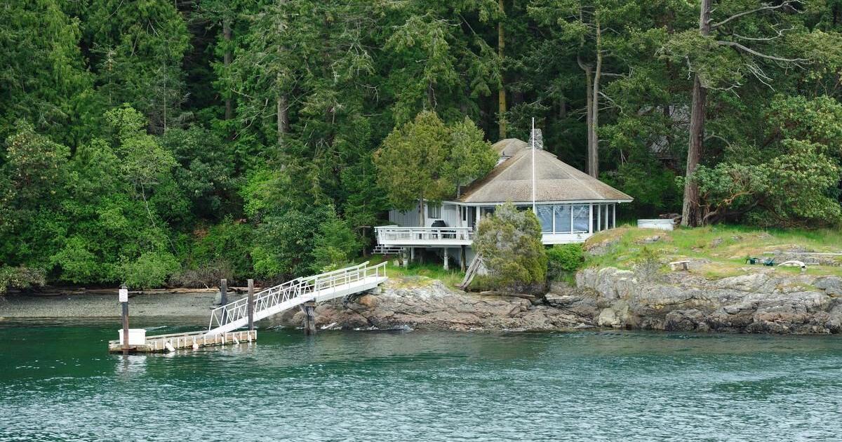 As Ontario cottage prices fall, how to keep it in the family - Vimarsana News