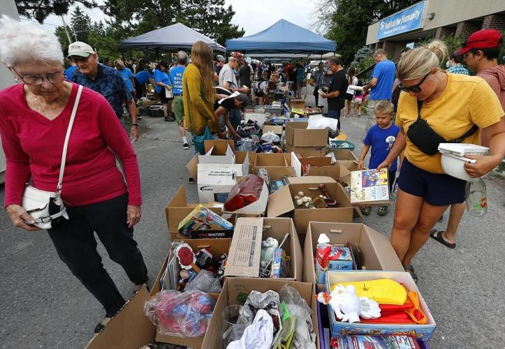 Photos Hundreds flock to yard sale at Habitat for Humanity ReStore in