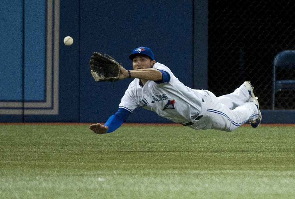 Kawasaki chats with Blue Jays crew about win 