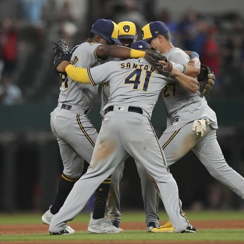 Donaldson 3-run homer sparks Brewers over Cardinals as NL Central title  nears