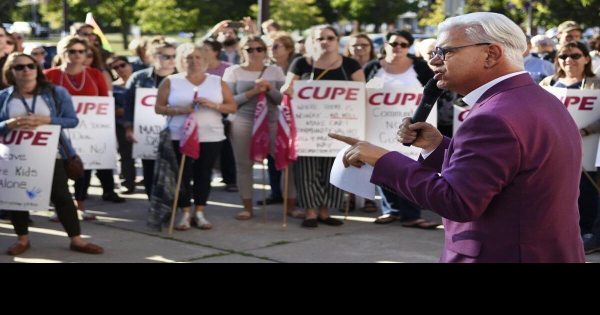 VIDEO: Parents and CUPE members hold rally to protest daycare closures