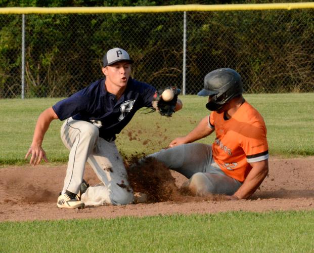 Spike Island takes 21 series lead over Fox Pro in CCBL playoffs