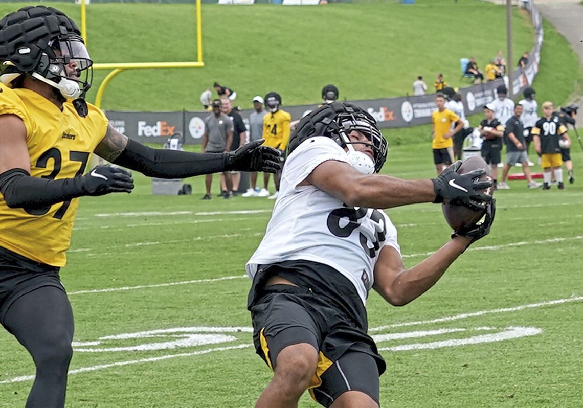 Pittsburgh Steelers tight end Connor Heyward (83) works during the