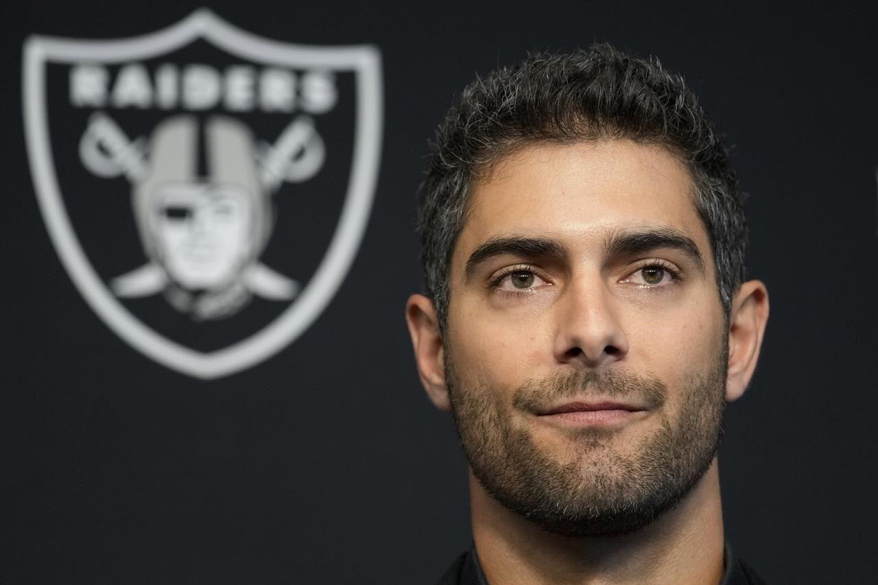 Jimmy Garoppolo working on chemistry with Raiders' receivers with