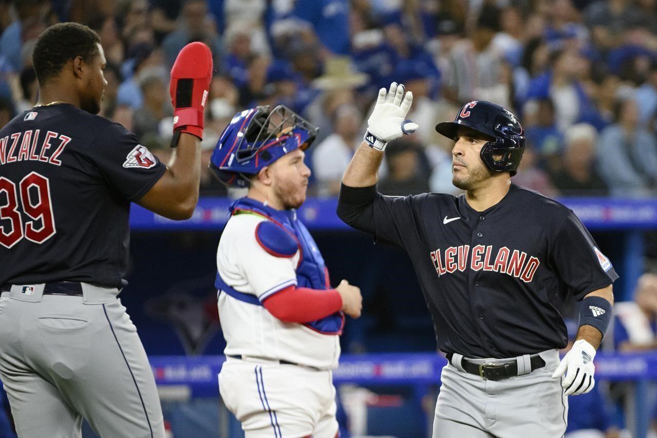 Ryan Goins hits winning HR in 10th, Jays beat Indians 5-3