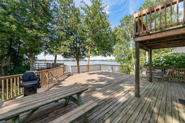 Waterfront home offers unparalleled views of Puslinch Lake
