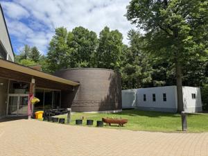 Does Kanesatake need a new school?
