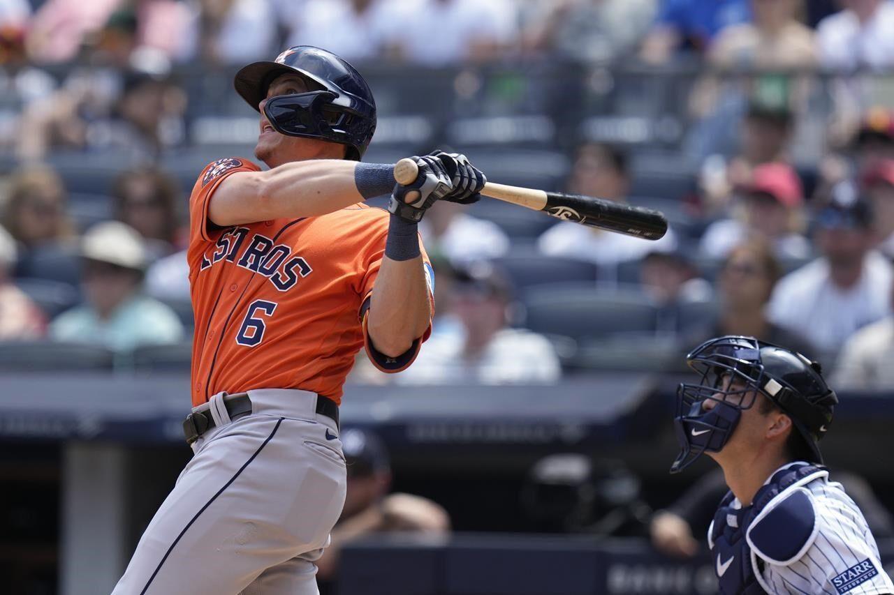 Guerrero slugs 3 HRs despite gash on hand, Blue Jays beat Yankees