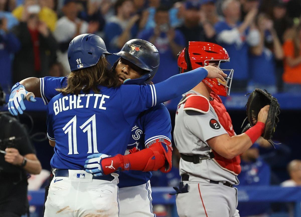 Blue Jays' George Springer carted off after colliding with Bo Bichette
