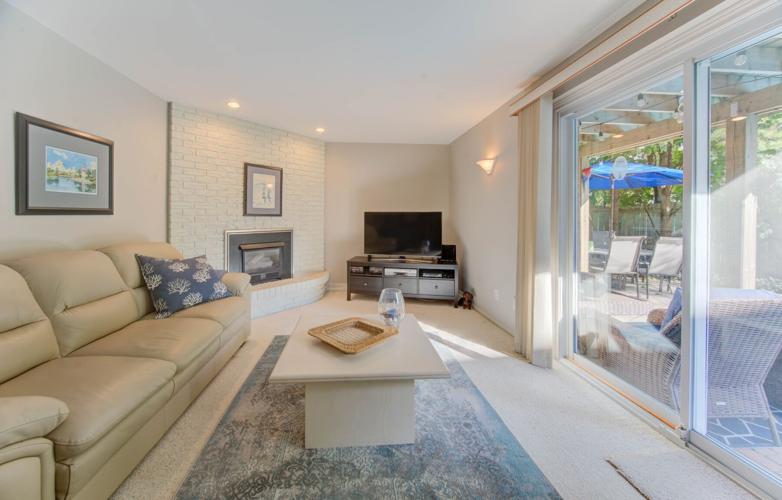 Curated visual reference: Visual Reference: Kitchener Home Combines Entertaining Space Family Comfort