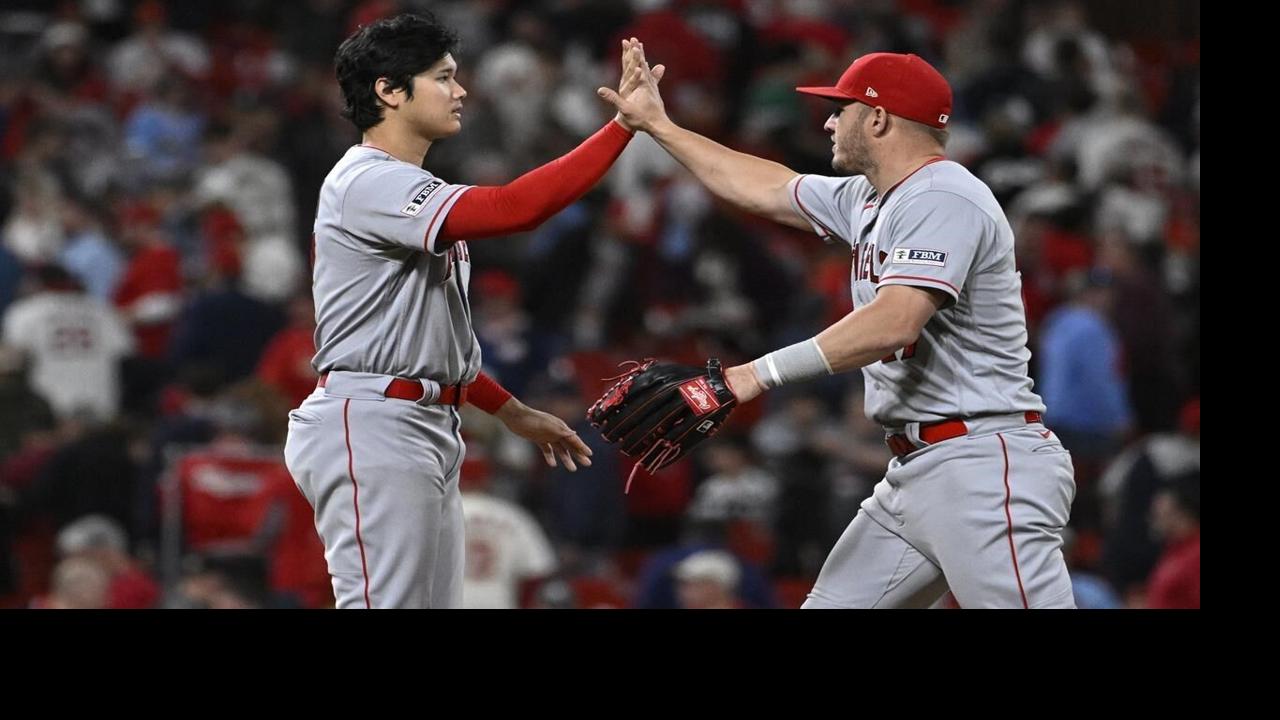 Donaldson's 3-run homer sparks Brewers over Cardinals 8-2 as NL