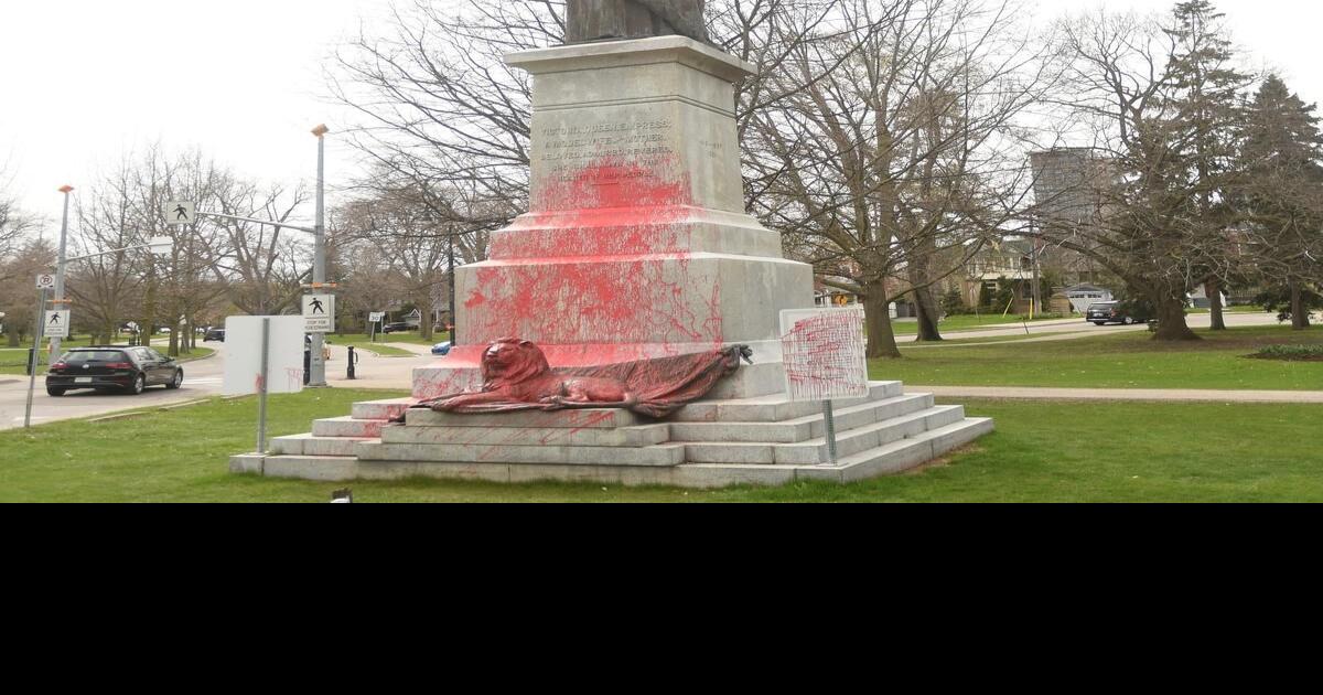 No plans to remove red paint on Queen Victoria statue Kitchener says
